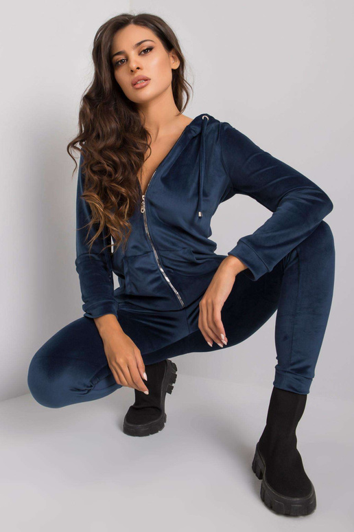 Tmavě modrý dvoudílný velurový set... Tmavě modrý dvoudílný velurový set...