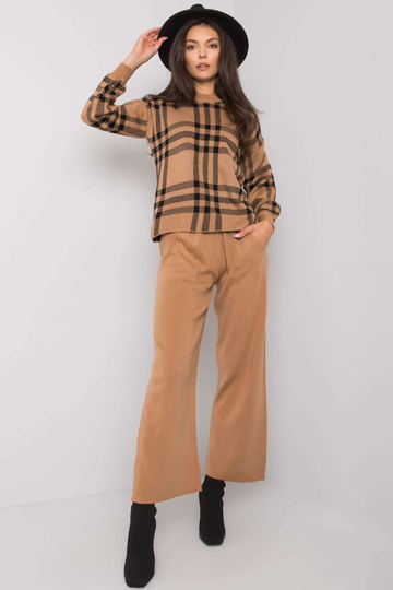 Velbloudí pletená souprava...