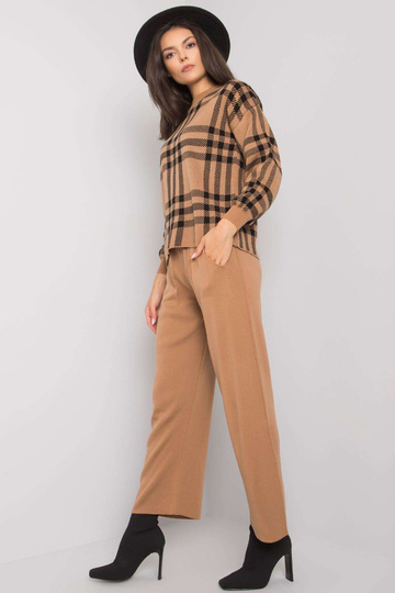 Velbloudí pletená souprava... 2