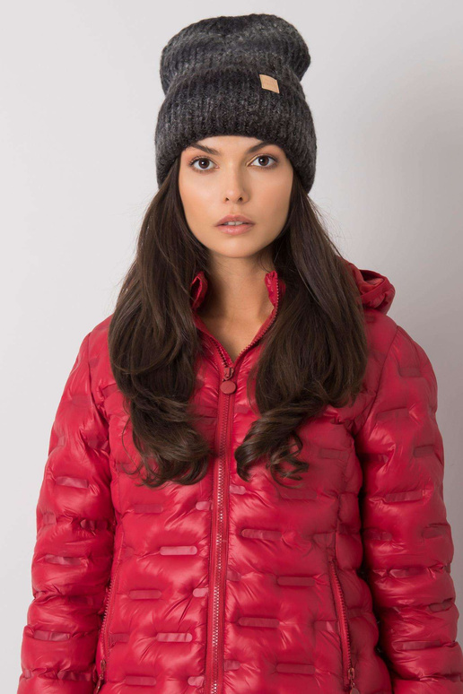 Černá a šedá čepice ombre