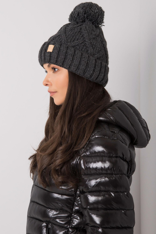 Tmavě šedá zimní čepice se střapcem