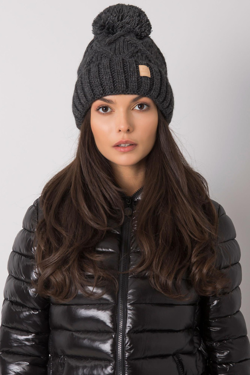 Tmavě šedá zimní čepice se střapcem