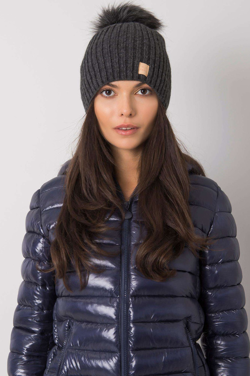 Tmavě šedá vycpaná dámská čepice se...