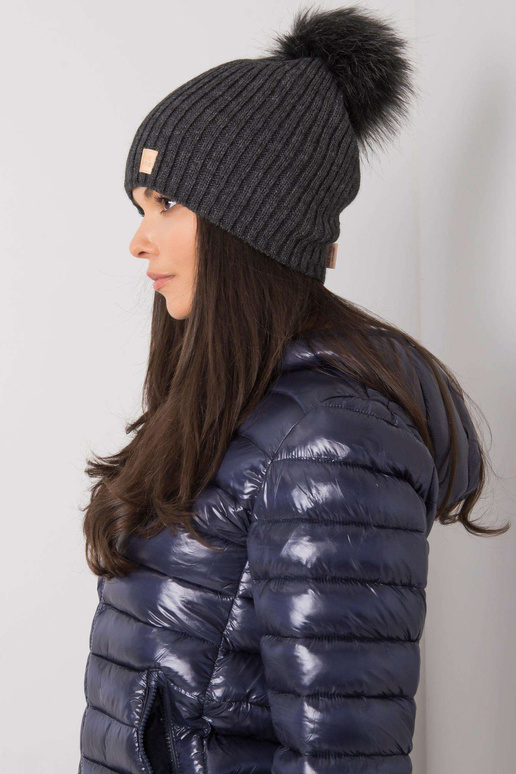 Tmavě šedá vycpaná dámská čepice se...