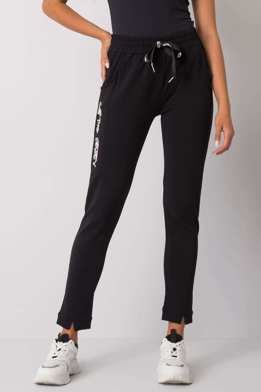 Černé tepláky s nápisy Peyton