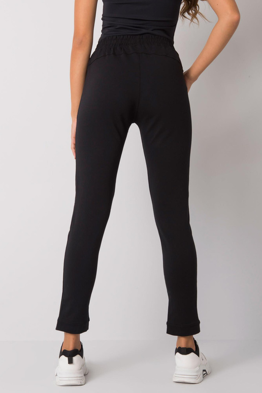 Černé tepláky s nápisy Peyton