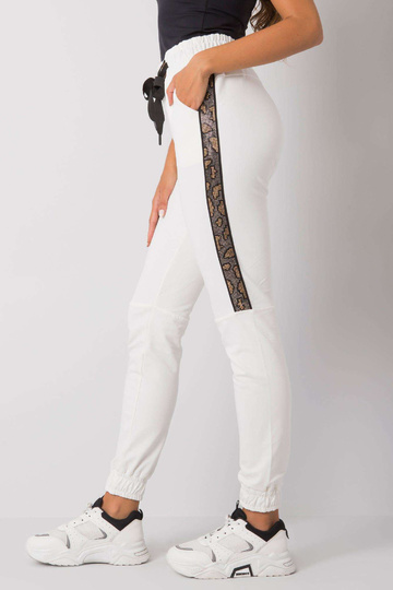 Ecru tepláky s nášivkou Giulia