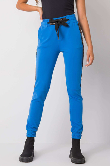 Modré tepláky s nášivkou...