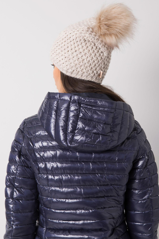 Béžová zimní čepice s bambulí