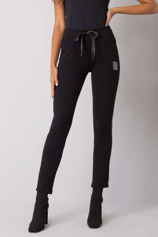 Černé tepláky s pruhy Mannice