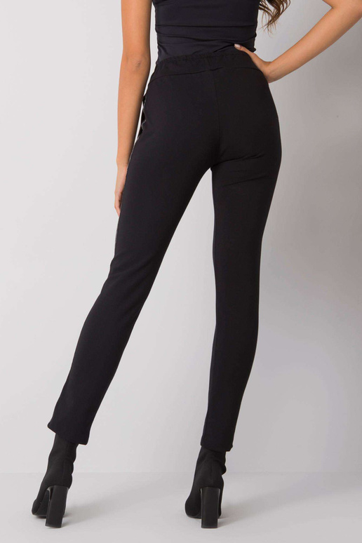 Černé tepláky s pruhy Mannice