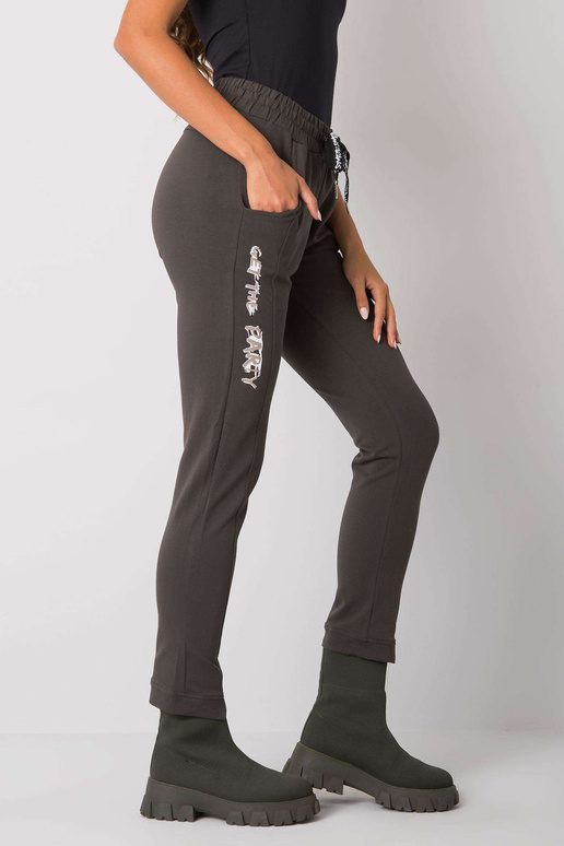 Tmavé khaki tepláky s nápisy Peyton