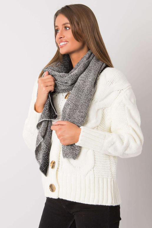 Černobílý pletený šátek