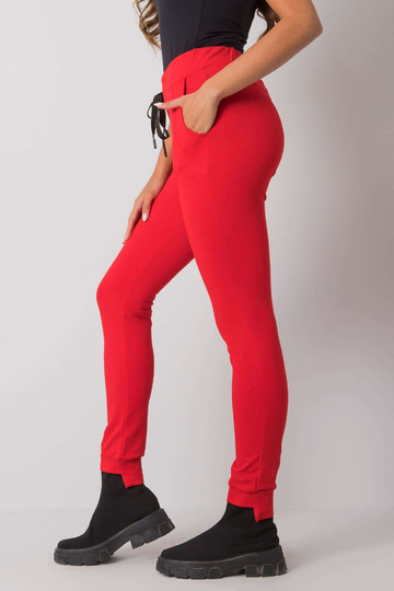 Červené bavlněné tepláky...