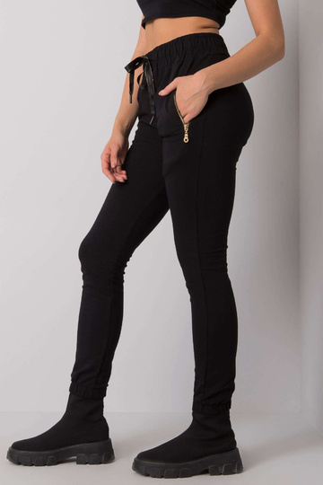 Černé tepláky s kapsami Shadia