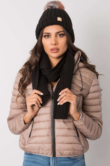 Černý zimní set s čepicí a...