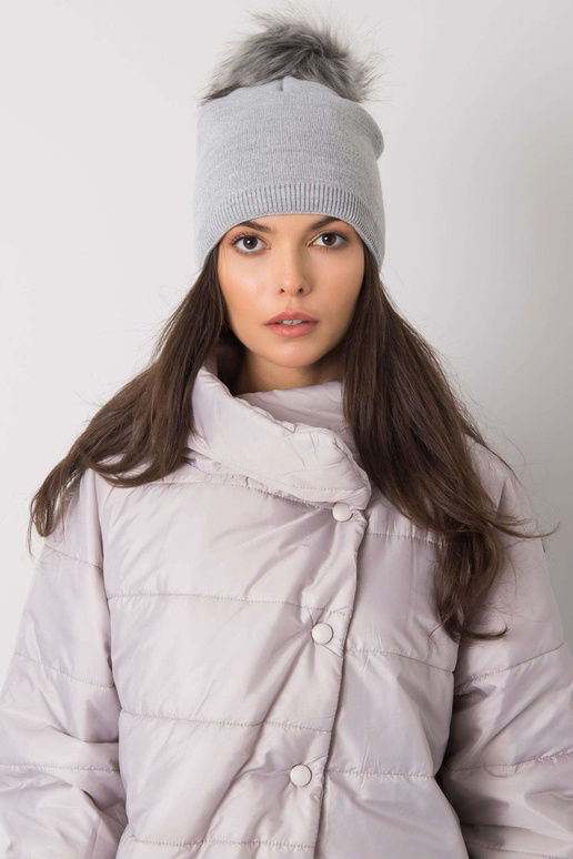 Šedá vycpaná dámská čepice se střapcem