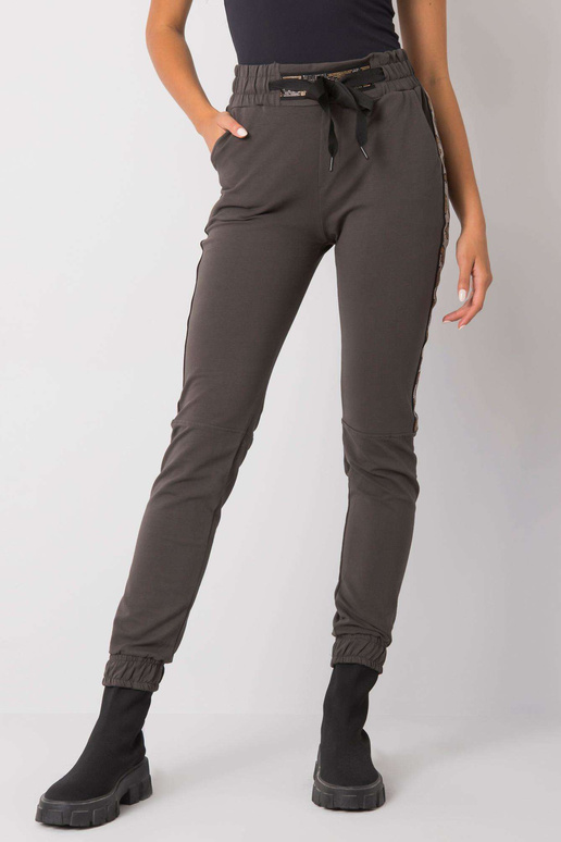 Tmavé khaki tepláky s nášivkou Giulia