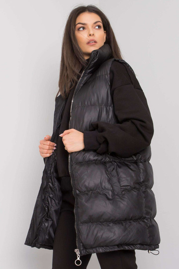 Černá souprava s vestou...