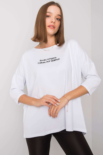 Bílá halenka s nápisem Merel 2