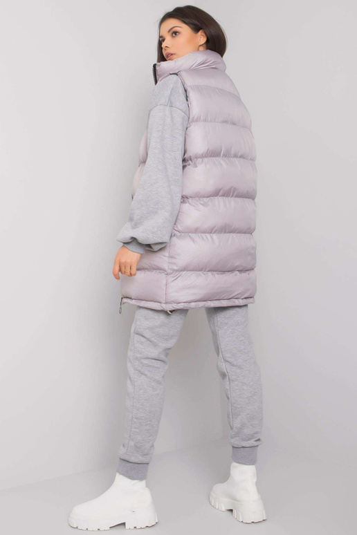 Šedá souprava s vestou Winchester