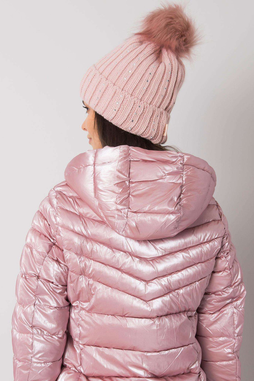 Světle růžová zimní čepice s nášivkou