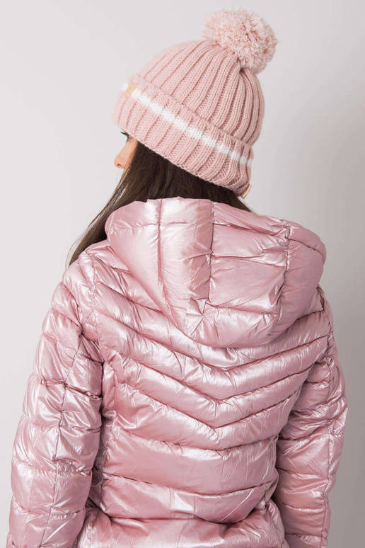 Světle růžová čepice s bambulí