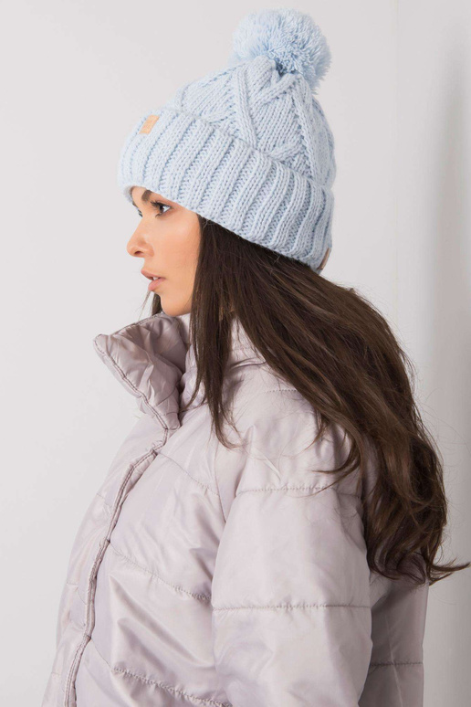 Světle modrá zimní čepice s bambulí