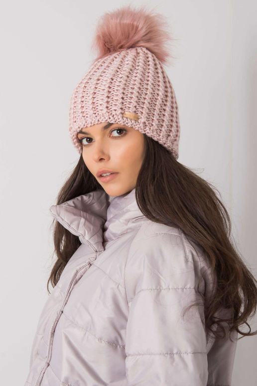 Dámská zimní čepice světle růžové barvy