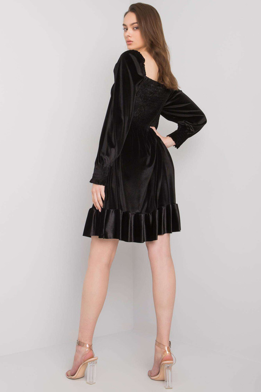 Černé velurové šaty s volánem Arezzo