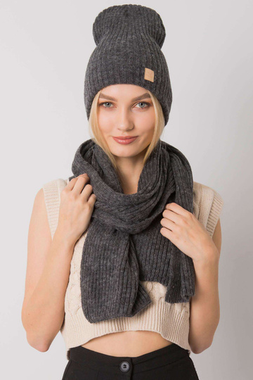 Tmavě šedá zimní souprava...