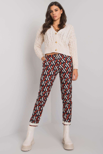 Černé a červené kalhoty se...