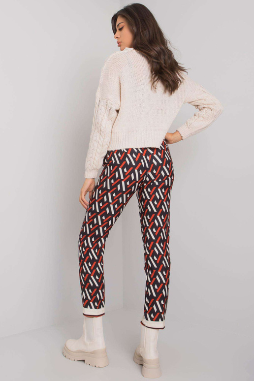 Černé a červené kalhoty se vzorem...