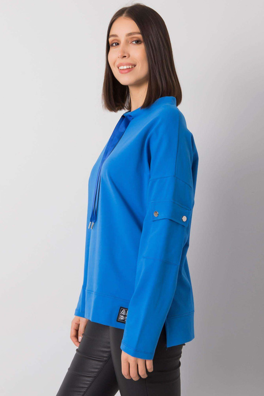 Modrá blůza velikosti plus s kapsou...