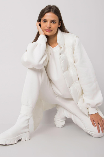 Třídílný set Ecru s vestou...