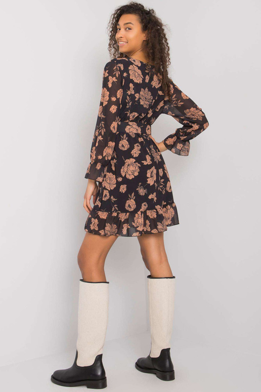 Černé a velbloudí šaty s volánem...