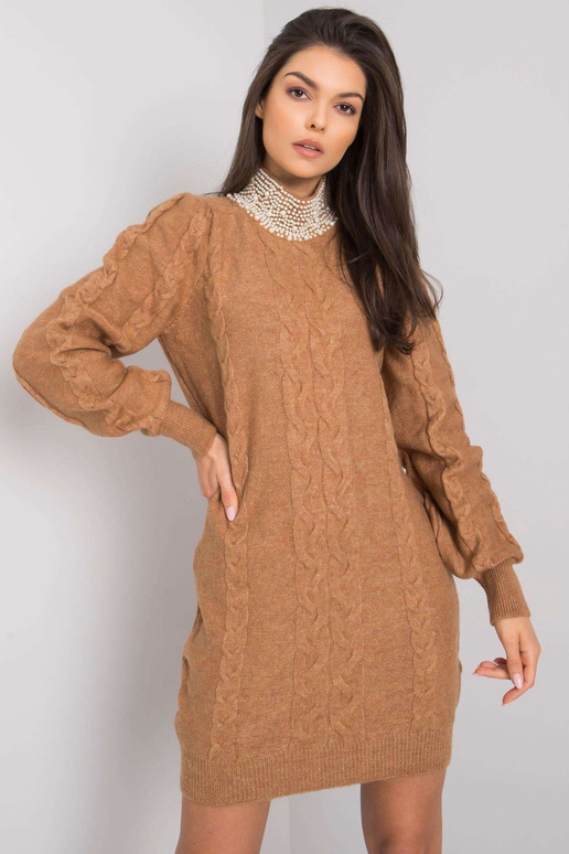 Velbloudí pletené šaty s nášivkou...