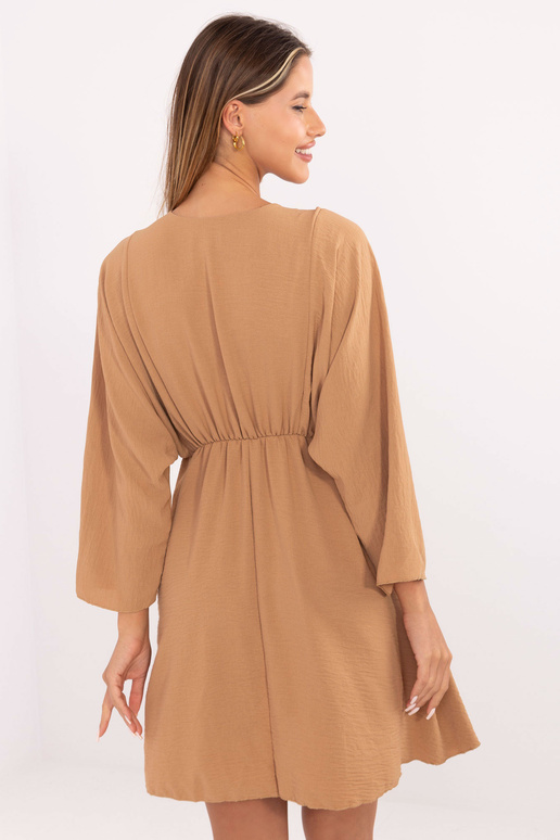 Zaynovy tmavě béžové šaty