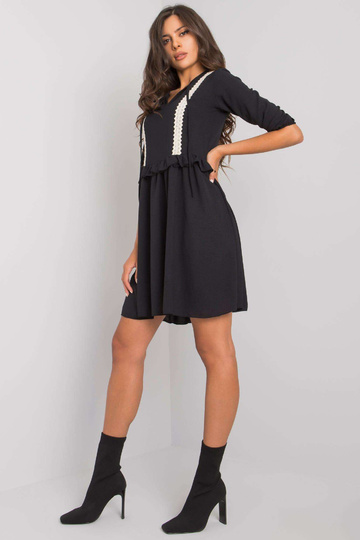 Křišťálové šaty z černé...