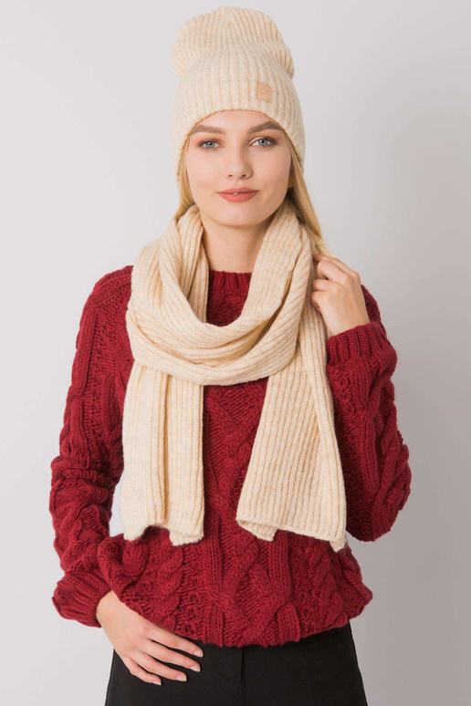 Béžová zimní souprava čepice a šály...