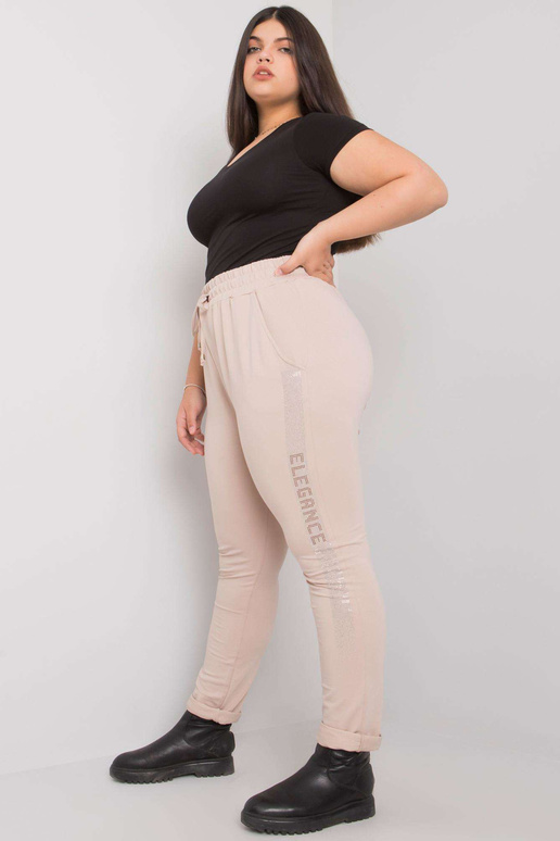 Béžové tepláky plus size s nášivkou...