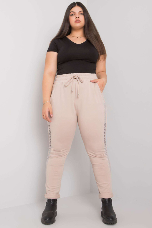 Béžové tepláky plus size s nášivkou...