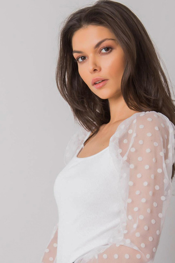 Bílá halenka s ozdobnými...