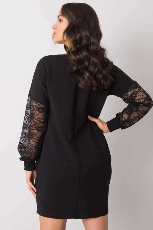 Černé šaty s krajkovými rukávy...