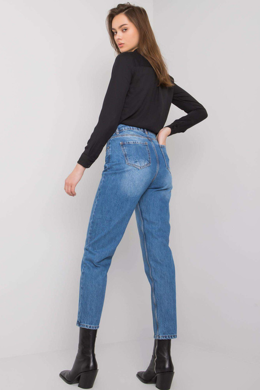 Modré džíny máma sluší Castletonovi