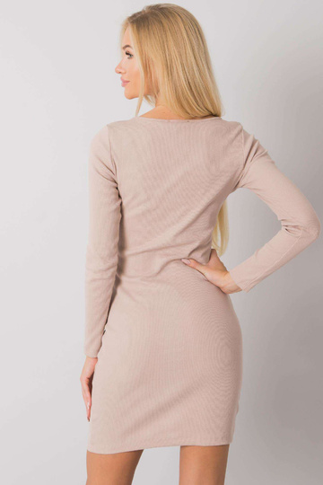 Světle béžové tužkové šaty... 2