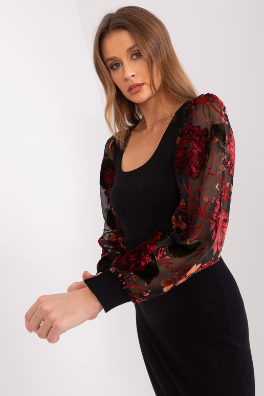 Černé šaty se vzorovanými rukávy...