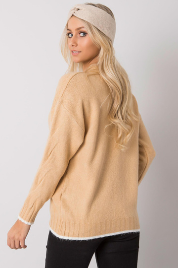 Velbloudí svetr s výstřihem... 2