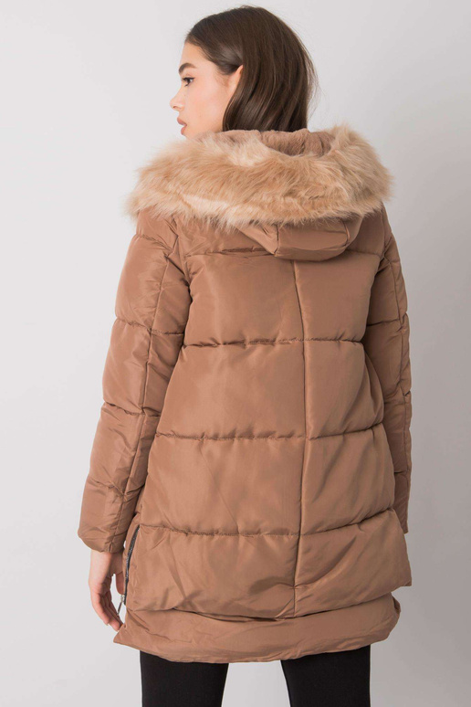 Velbloudí prošívaná zimní bunda... Velbloudí prošívaná zimní bunda...