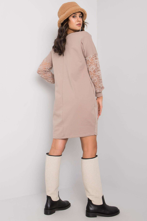 Tmavě béžové šaty s krajkovými rukávy...